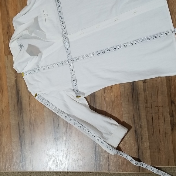 CHICO'S Textured White V-Neck Roll Tab Blouse with Pocket - Picture 10 of 13